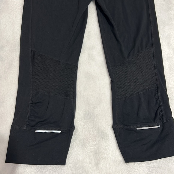Athleta Relay black Capri cropped leggings - Picture 5 of 11